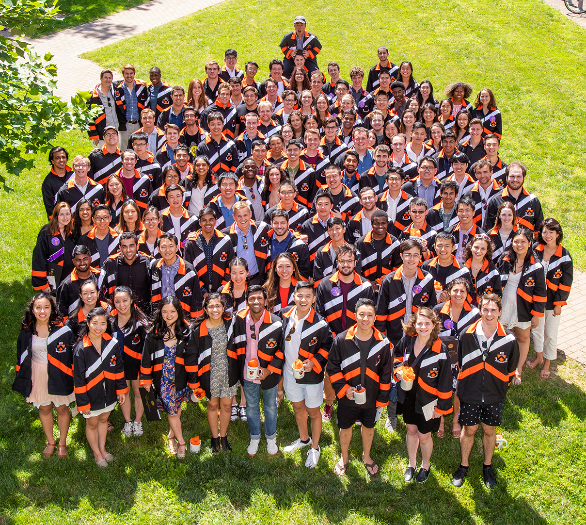 Group photo of entire class of 2019 outside at class day.