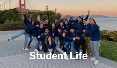 students in front of the golden gate bridge